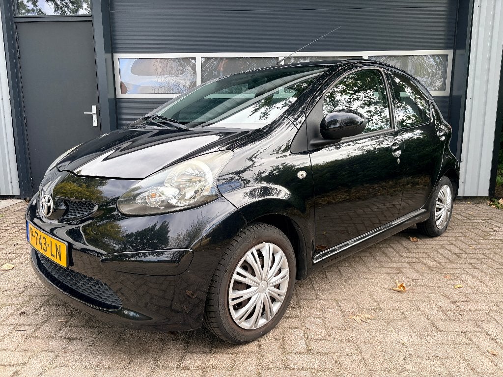 Toyota Aygo 1.0 12V Vvt-i 5DRS - Airco - Nwe koppeling -, Voorwielaandrijving, Stof, 4 stoelen, Handgeschakeld