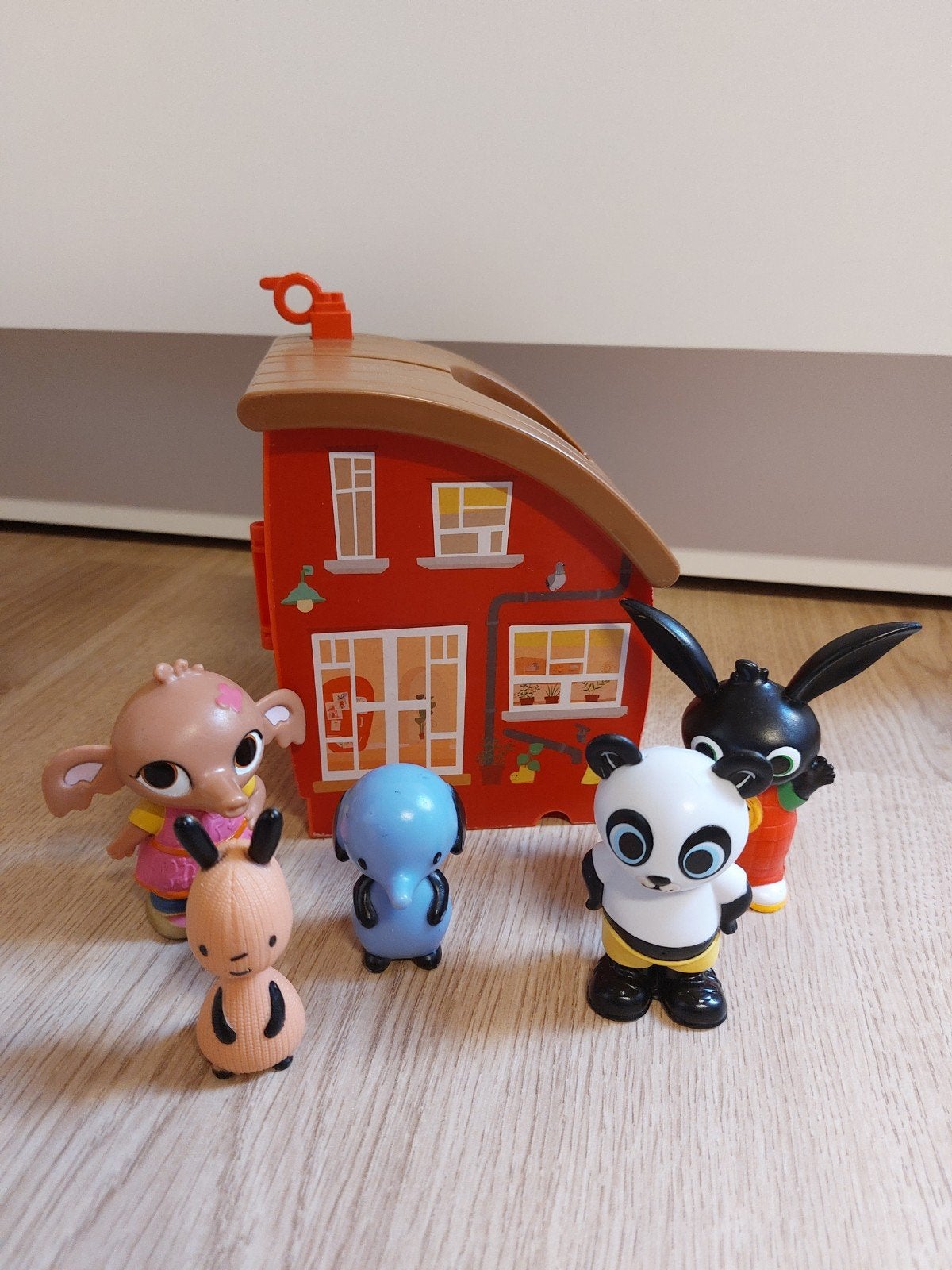 Bing bunny huisje met poppetjes, Ophalen of Verzenden
