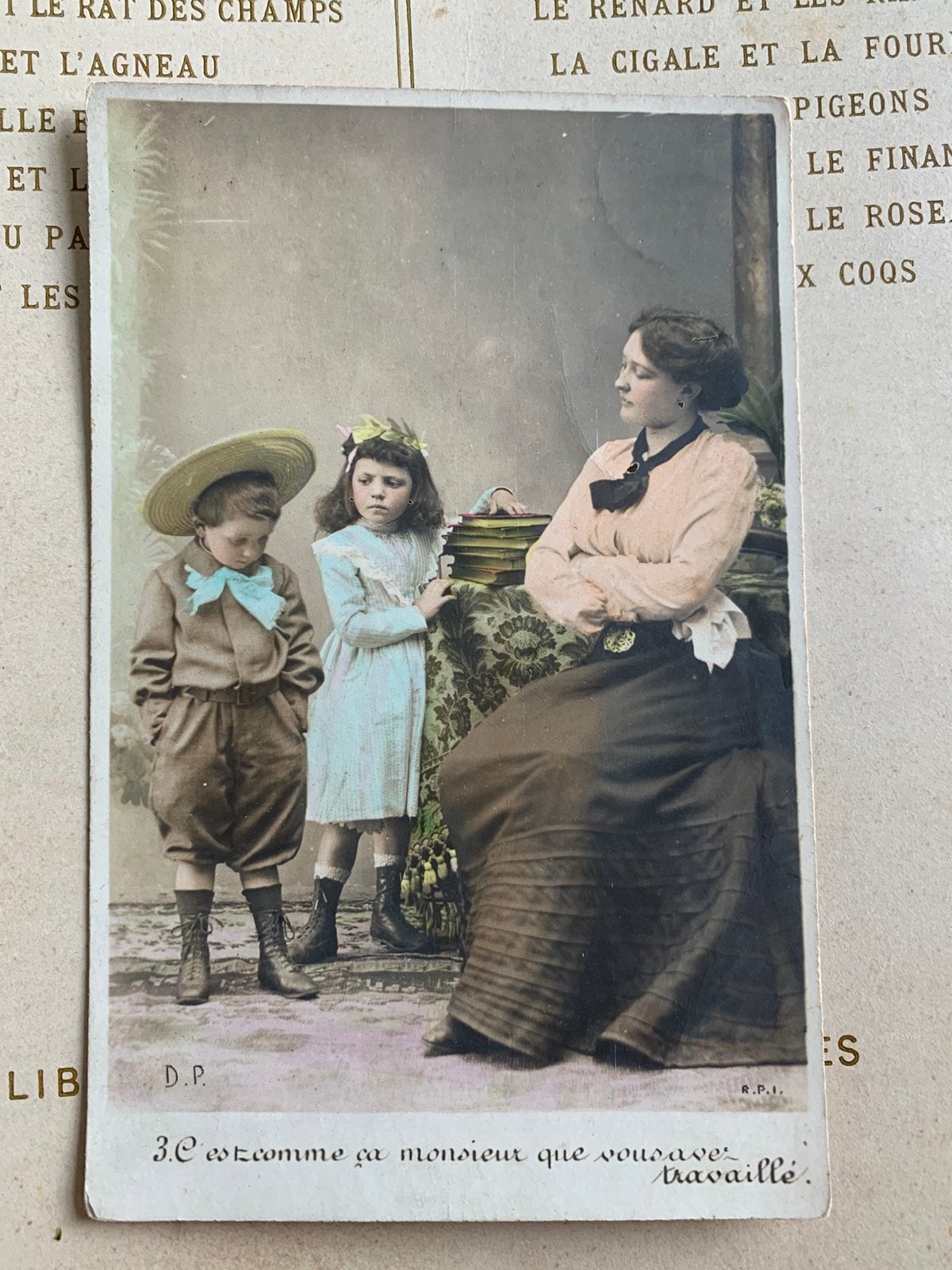 1905 Moeder met zoon en dochter (KK), Ophalen of Verzenden, Voor 1920, Gelopen, Kinderen