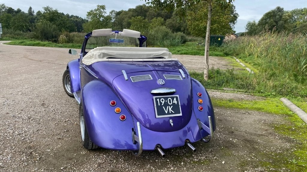 Paarse Volkswagen Kever oldtimer (1972), foto 3