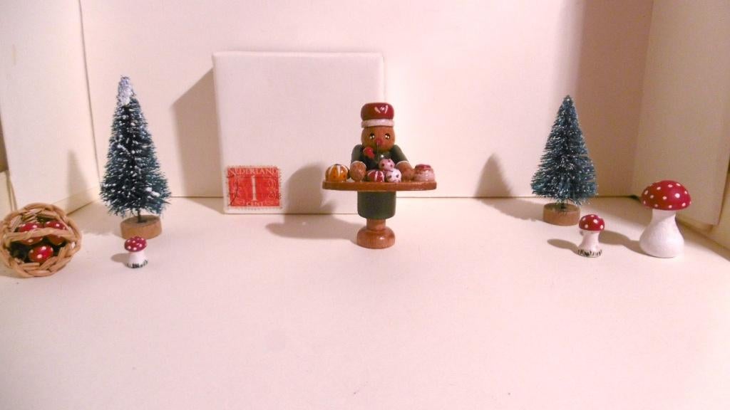 oud houten Duitse kerst rookvrouwtje miniatuur poppenhuis, Verzenden