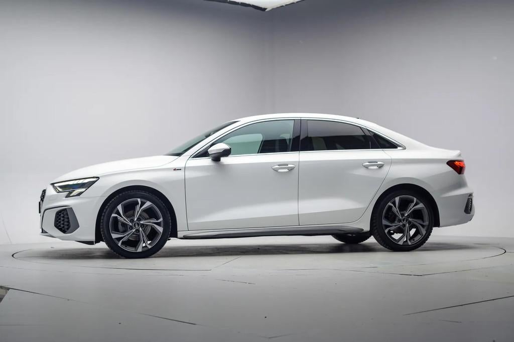 Audi A3 30 TFSI S Line edition Aut. [ Adapt.cruise Full LED, Auto's, Audi, Automaat, Gebruikt, Adaptive Cruise Control, Wit