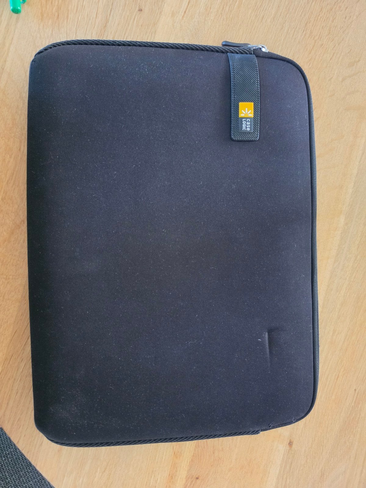 Zwarte case logic laptop hoes, Computers en Software, Ophalen of Verzenden, 15 inch, Gebruikt, Case Logic