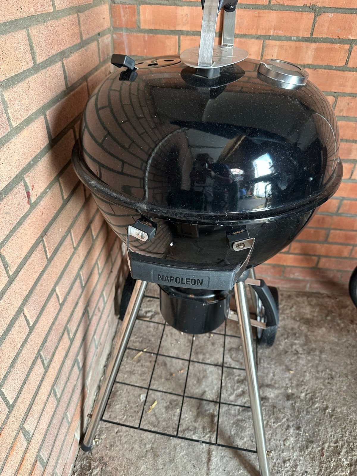 Napoleon houtskool barbecue met thermometer, Ophalen, Zo goed als nieuw