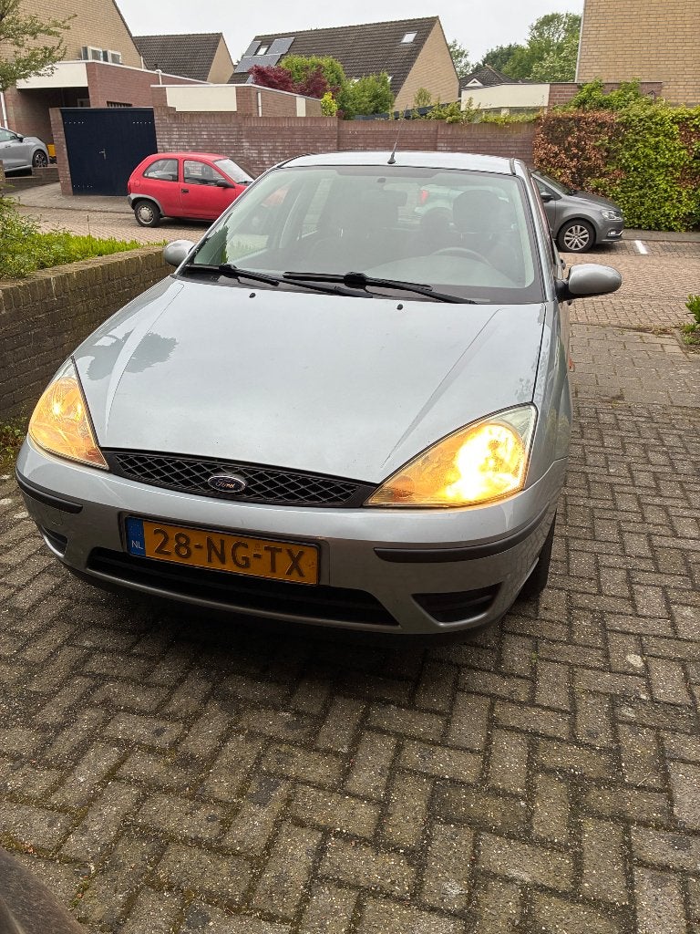 Ford Focus 1.6I 74KW 2003 Grijs, Auto's, Ford, 1596 cc, Stof, 4 cilinders, 100 pk