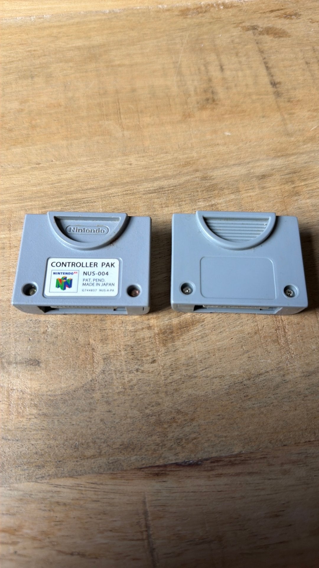 2 Controller Paks voor Nintendo 64 (waarvan 1 origineel), Ophalen of Verzenden, Gebruikt, Zonder controller, Met geheugenkaart