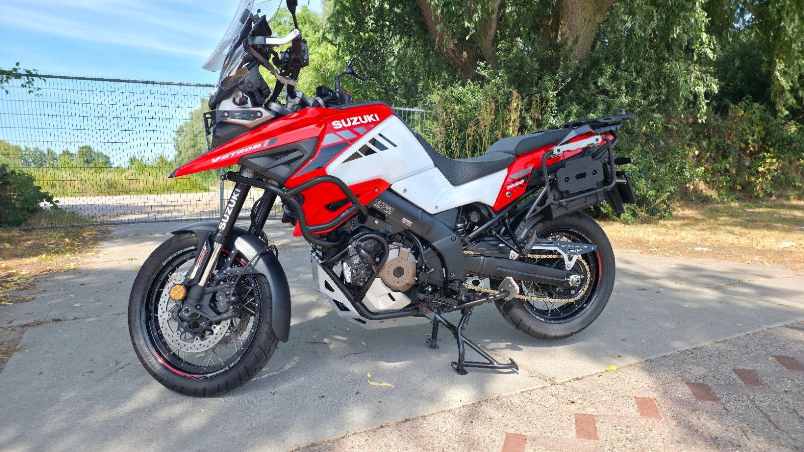 Prachtige Suzuki V-Strom 1050XT (2020) – Zeer compleet, 2 cilinders, Handvatverwarming, Particulier, Toermotor