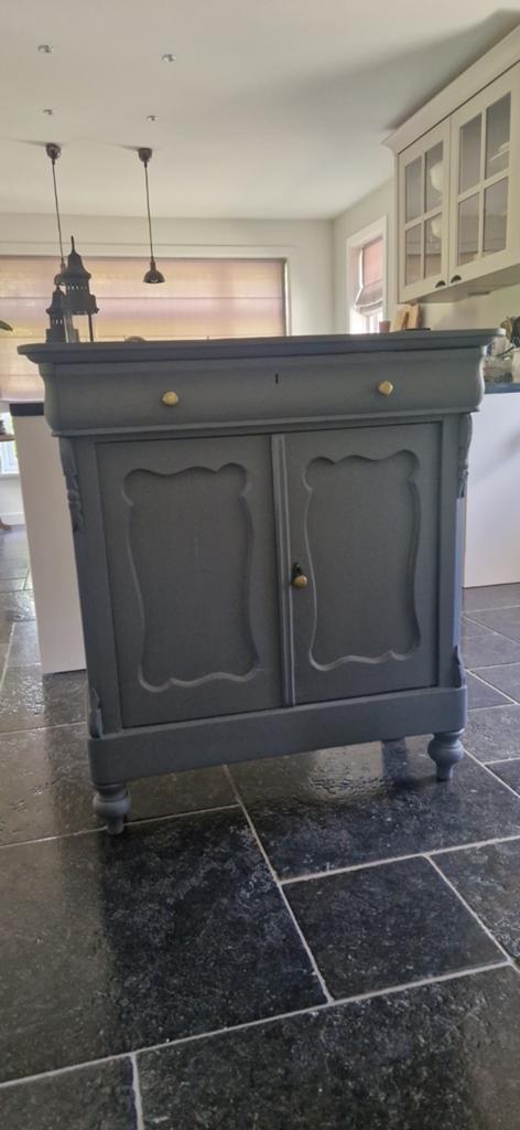 Prachtige meidenkast, halkast, dressoir,  in diepgrijs, Antiek en Kunst, Antiek | Meubels | Kasten, Ophalen