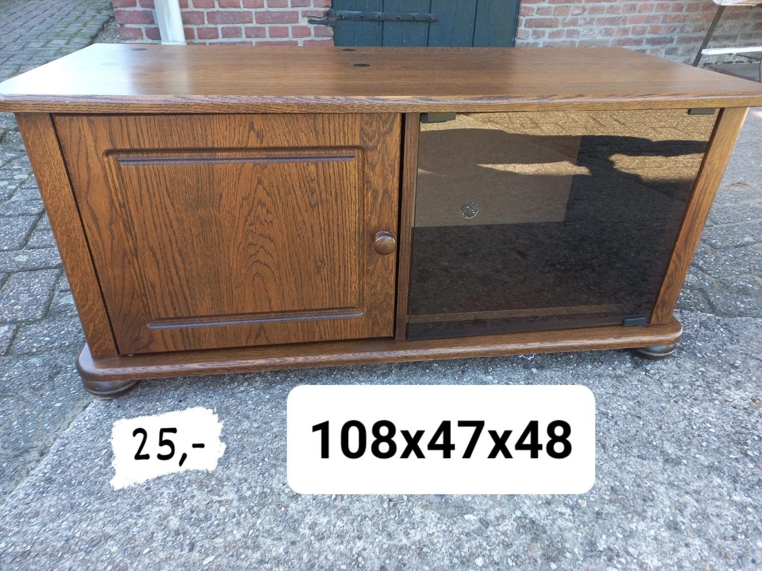 Eikenhouten TV-meubel met glazen en dichte deur, Ophalen, Glas, Gebruikt, 100 tot 150 cm