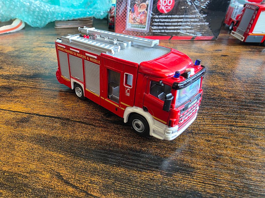 Scania 94D 260 (2003) - brandweer auto 1:64, Ophalen of Verzenden, Gebruikt, Bus of Vrachtwagen