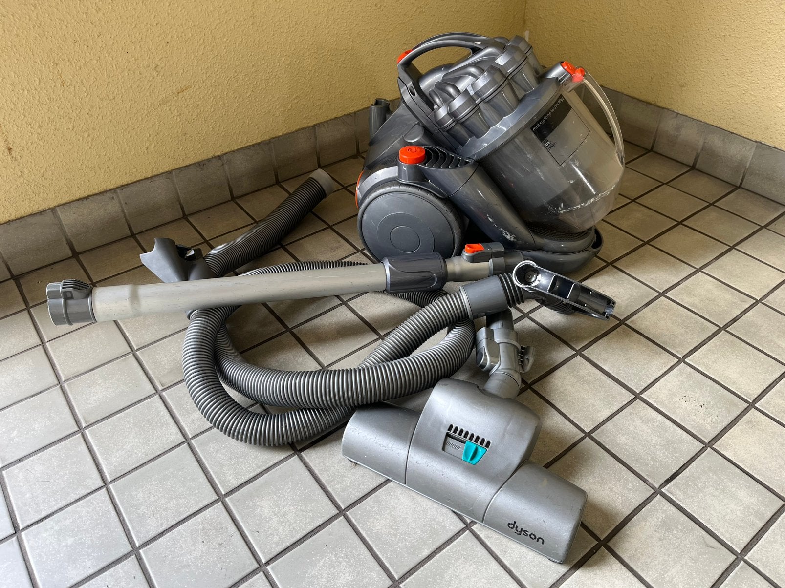 Dyson stofzuiger stekker afgeknipt weet niet de straat, Witgoed en Apparatuur, Stofzuigers, Ophalen of Verzenden, Zo goed als nieuw