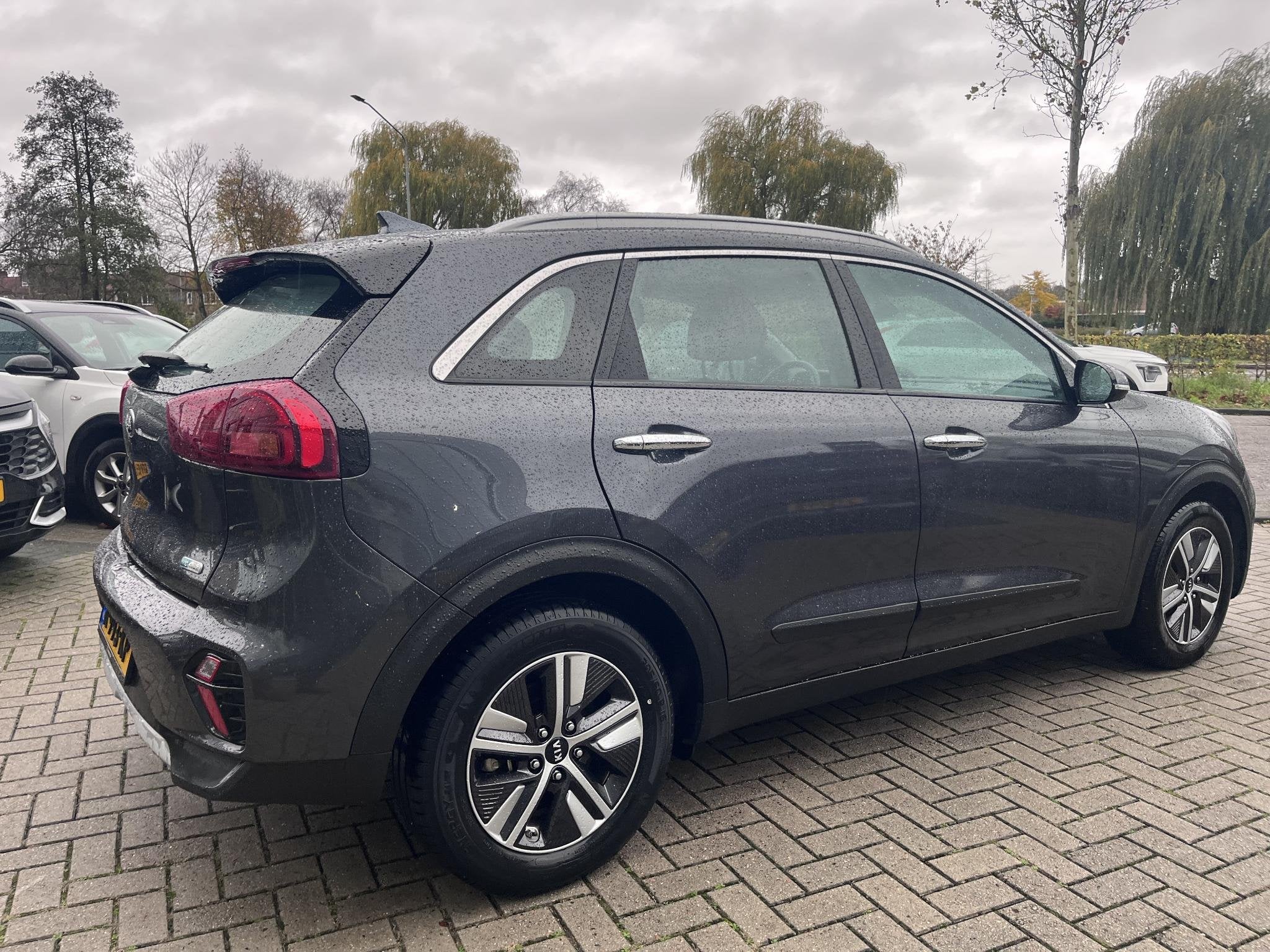 Kia Niro 1.6 GDi Hybrid DynamicLine Navigatie|Camera|Cruise, Auto's, Gebruikt, Euro 6, 2 kWh, Leder en Stof