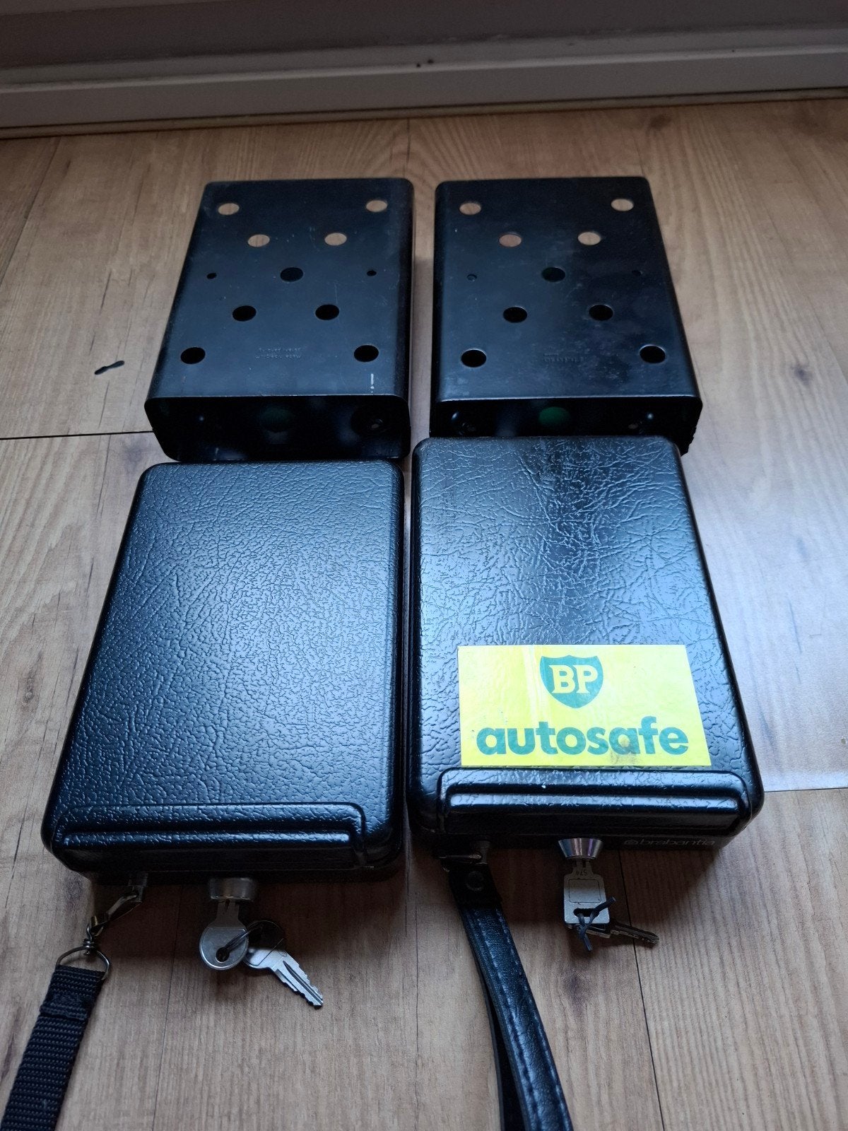 2 Brabantia autosafes / brandkasten met sleutels, Ophalen