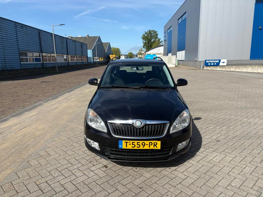 Skoda Fabia 1.2 TSI 63KW Combi 2010 Zwart, Auto's, Skoda, Voorwielaandrijving, 40 €/maand, Zwart, 4 cilinders