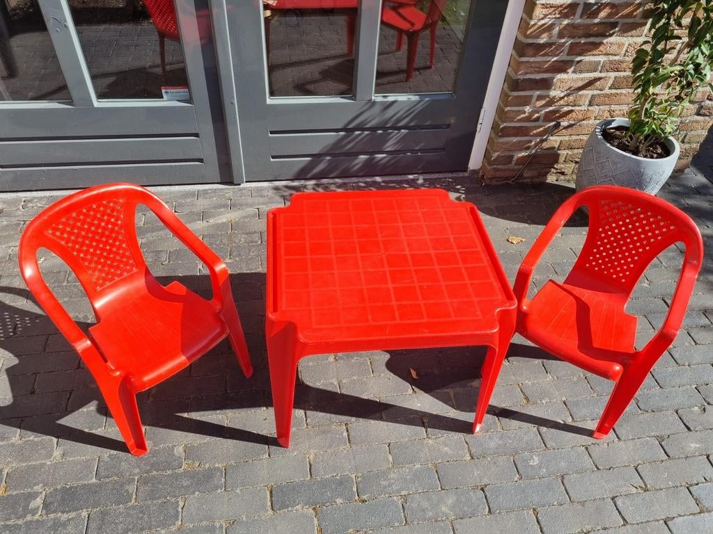 Kindertafel + stoelen kunststof rood buiten, Ophalen, Kunststof