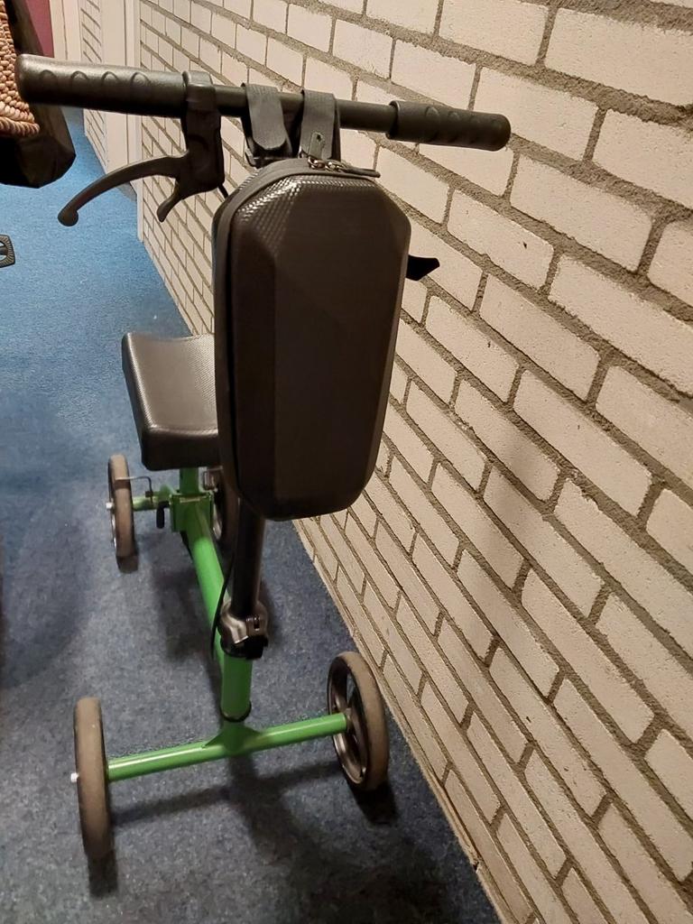 Kniescooter hulp middel, Ophalen, Lichtgewicht, Zo goed als nieuw