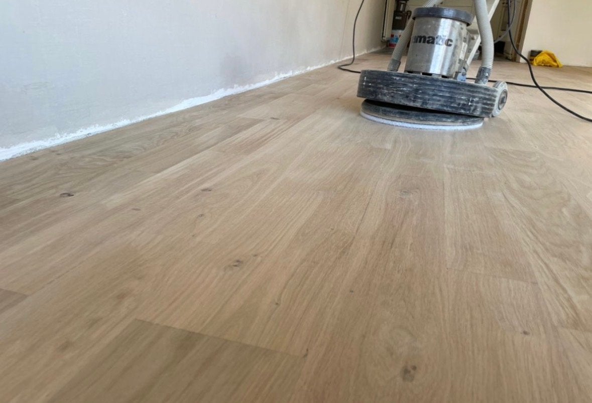 Parketvloer laten schuren? Gratis offerte aan huis