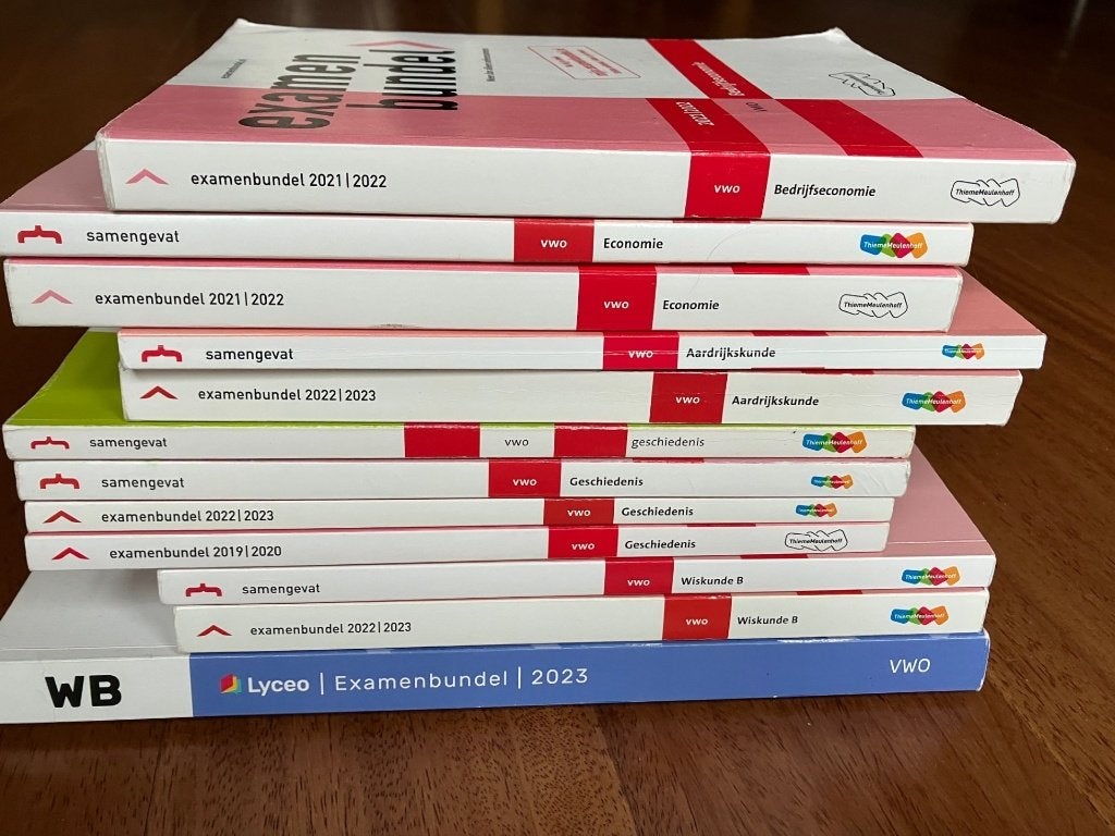 Samengevat en Examenbundel VWO, Boeken, Ophalen, Zo goed als nieuw, VWO