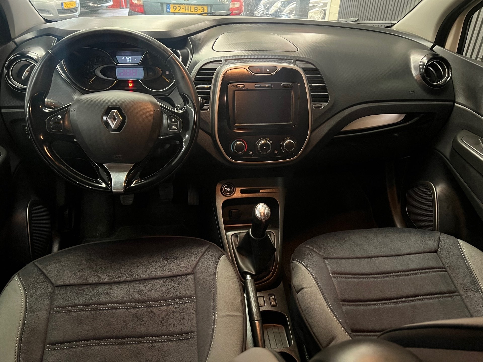Renault Captur 0.9 TCe Expression 2e Eigenaar - NAP - Navi -, Auto's, Renault, Voorwielaandrijving, Stof, Gebruikt, Zwart