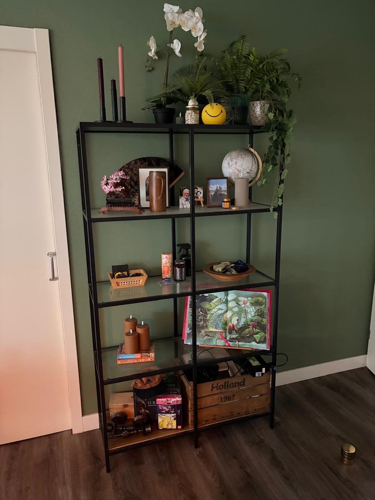 IKEA Vittsjö kast - Zwart metaal met glazen planken, Met plank(en), Gebruikt, Metaal, 150 tot 200 cm