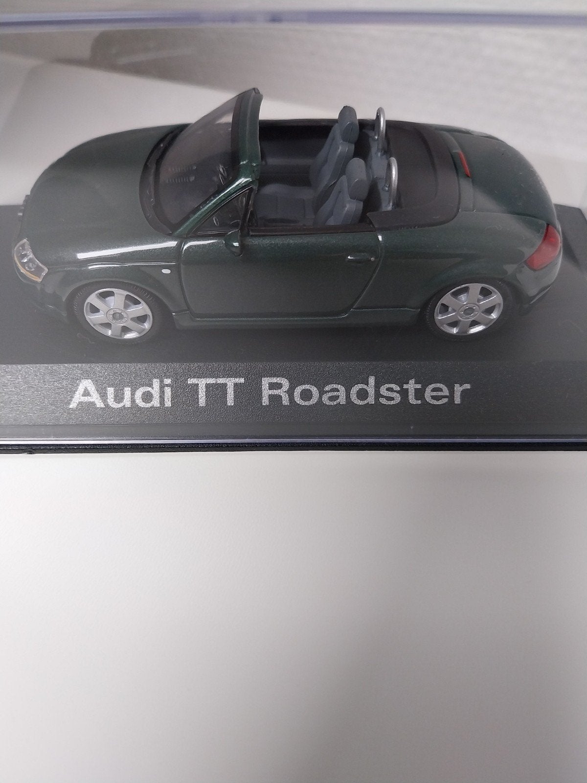 Audi TT Roadster 1:43 minichamps, Ophalen of Verzenden, Zo goed als nieuw, Auto, Overige merken