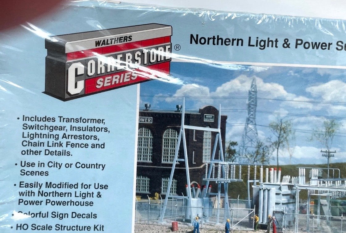 Walthers Cornerstone Northern Light & Power Substation, Hobby en Vrije tijd, Modeltreinen | H0, Ophalen of Verzenden, Nieuw, Brug, Tunnel of Gebouw