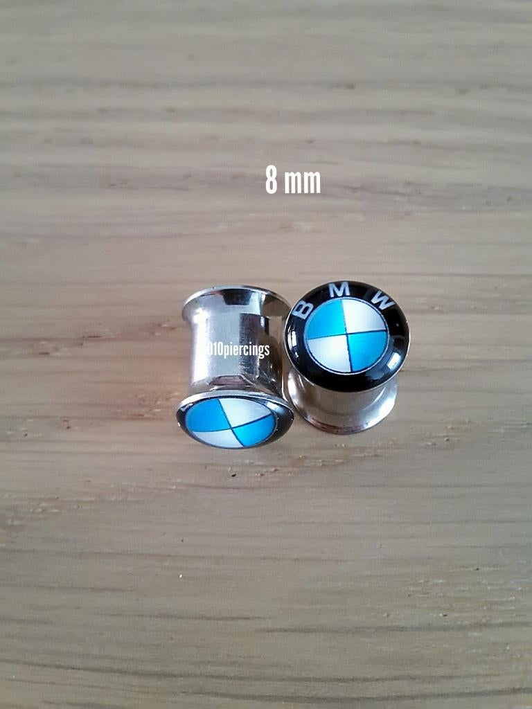 Nieuwe pluggen, tunnels. Staal. Logo bmw. 8, 14 mm., Ophalen of Verzenden, Zo goed als nieuw, Staal, Oor- of Traguspiercing