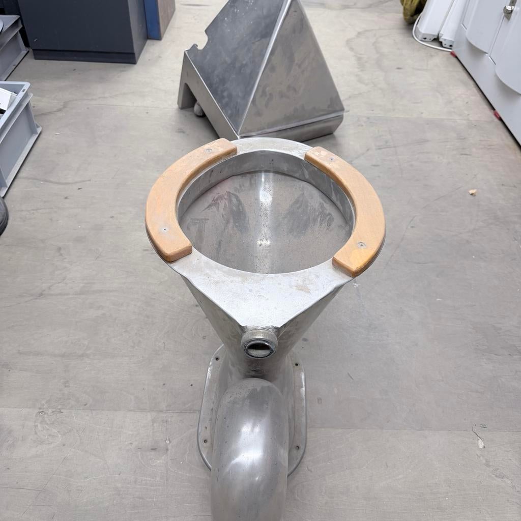 Toilet en wasbak uit bureau Raampoort Amsterdam, Ophalen of Verzenden