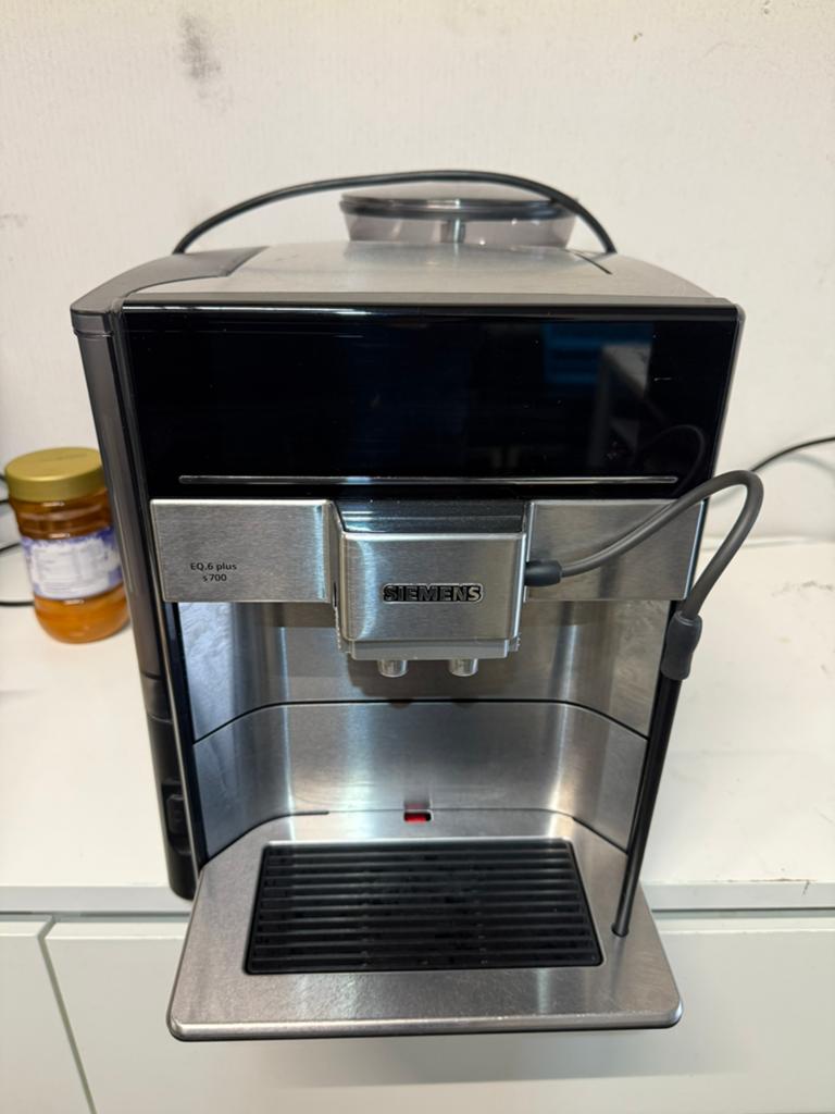 Siemens EQ6 Plus S700 Nette Staat, Ophalen, Afneembaar waterreservoir, 10 kopjes of meer, Koffiemachine