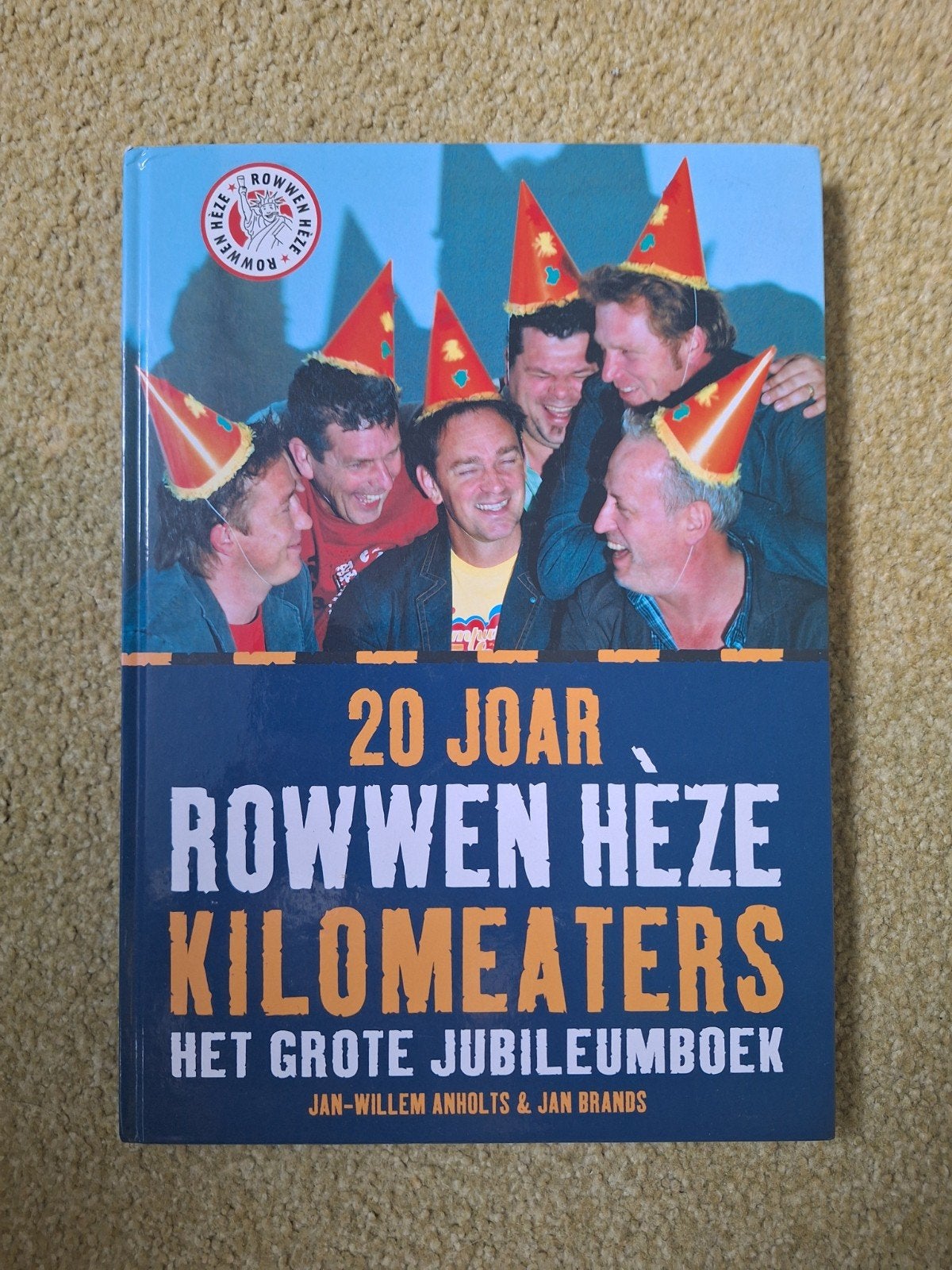 Jan-Willem Anholts & Jan Brands - Kilomaeters,  20 joar roww, Boeken, Ophalen of Verzenden, Zo goed als nieuw, Artiest, J. Brands; J.W. Anholts