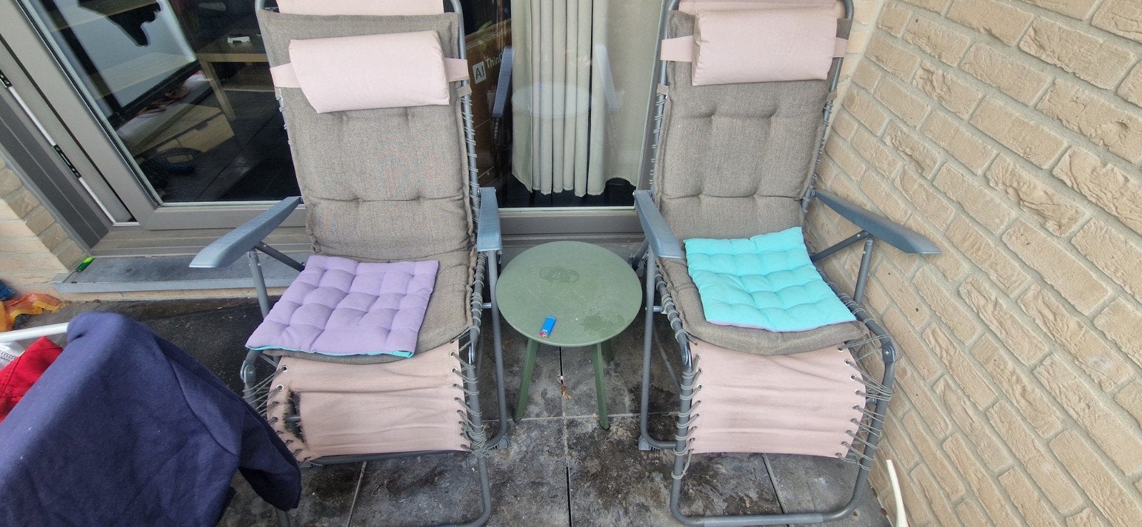 Tuinset met ligstoelen en bijzettafel, lichte schade, 2 zitplaatsen, Gebruikt, Bijzettafel, Aluminium