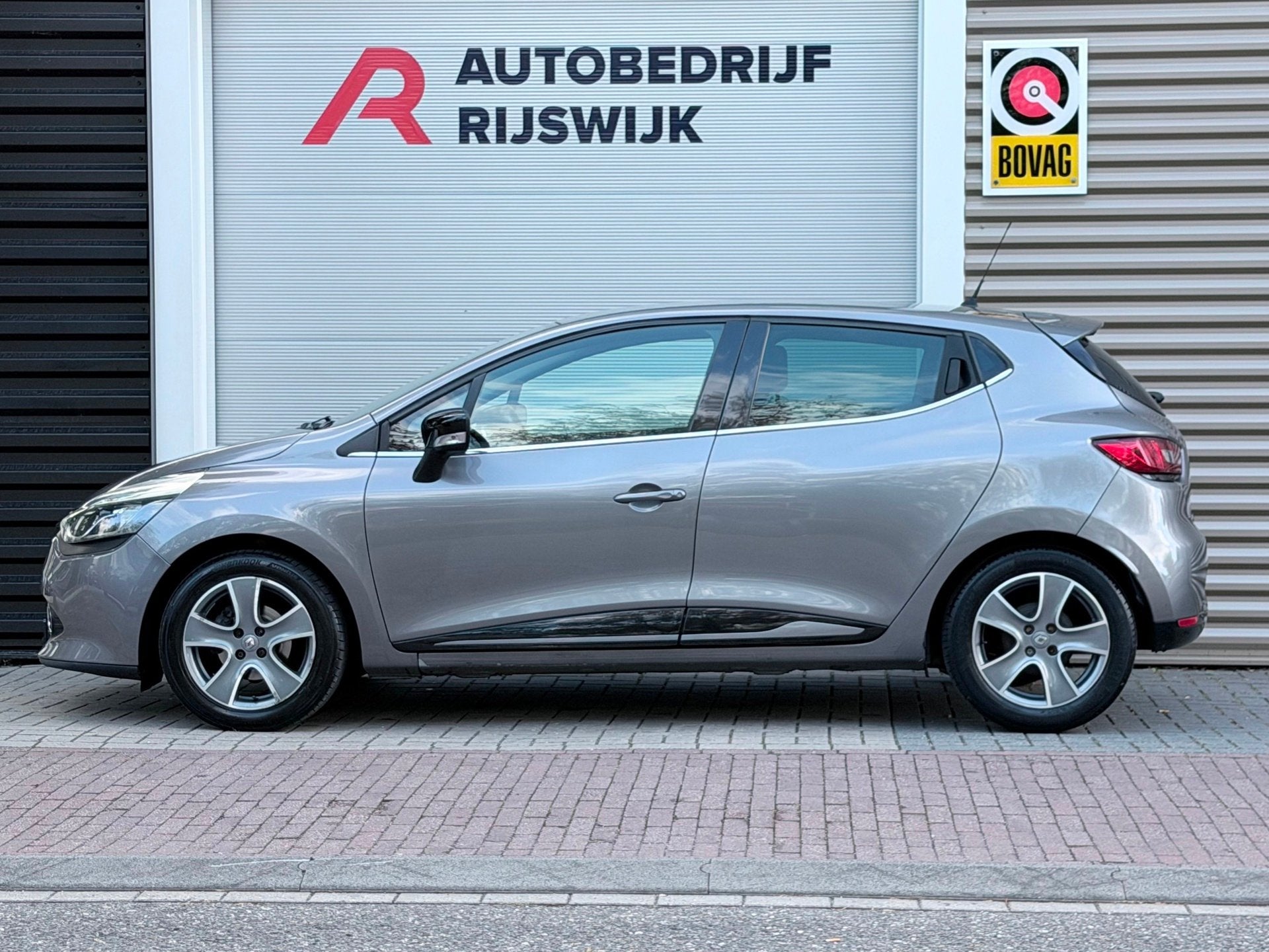 Renault Clio 0.9 TCe ECO Night&Day Navi/Airco, Auto's, Renault, Voorwielaandrijving, 540 kg, Origineel Nederlands, Handgeschakeld