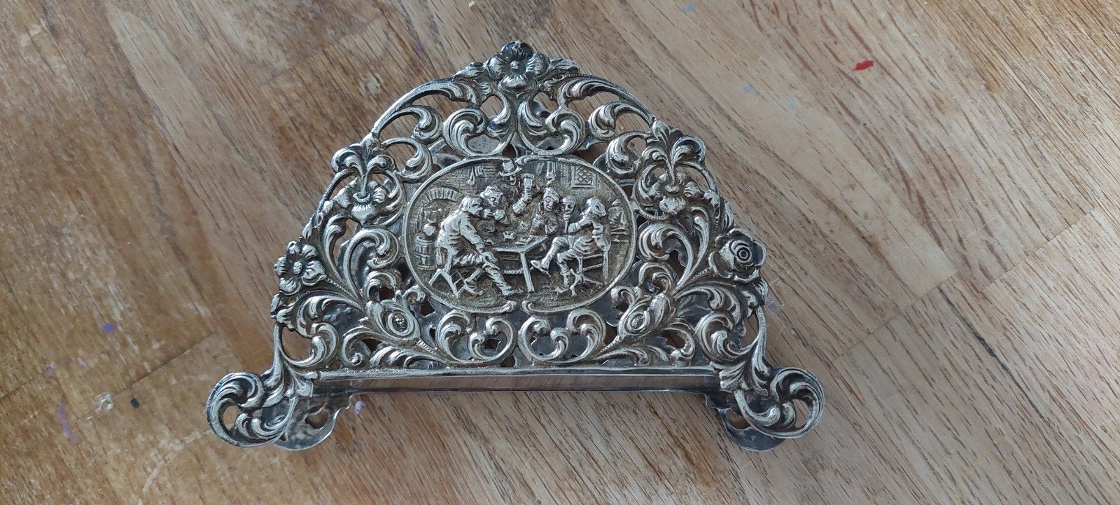 Antieke verzilverde servethouder met reliëf, Ophalen of Verzenden
