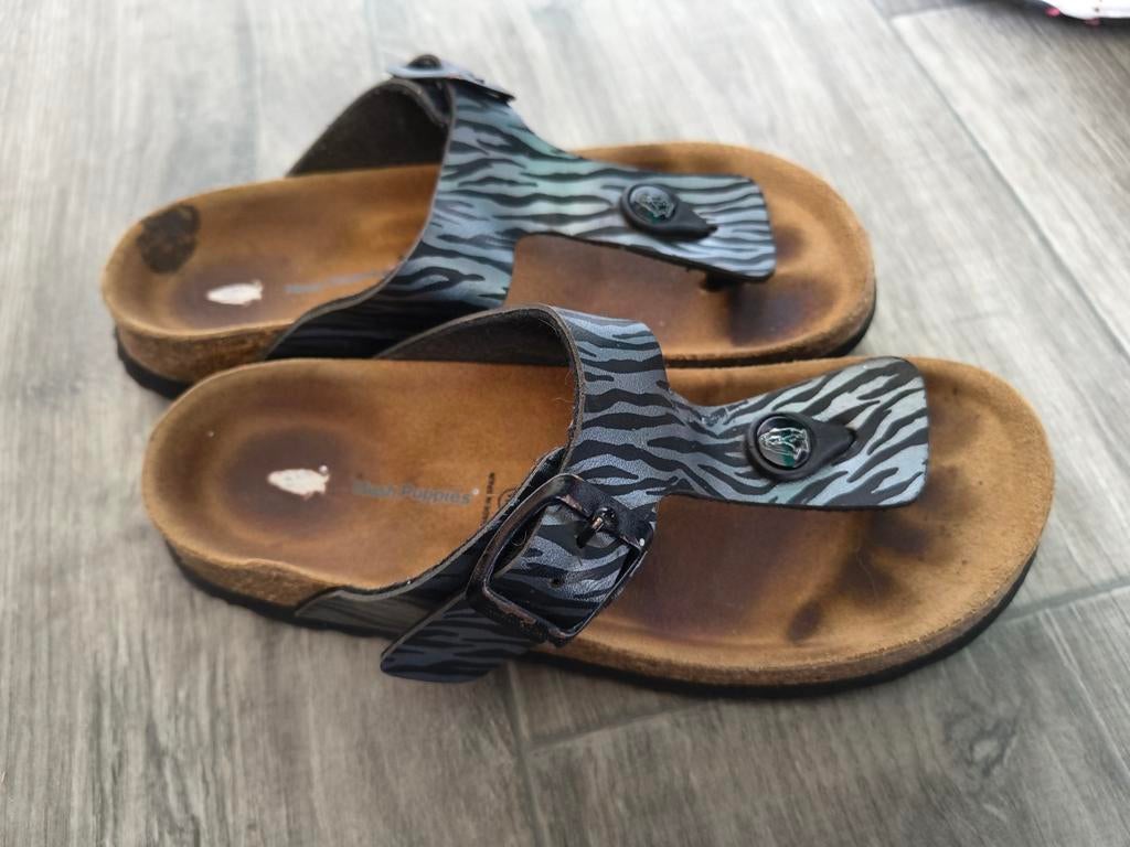 Hush Puppies teenslippers maat 34 zwart/zilver zebra, Kinderen en Baby's, Kinderkleding | Schoenen en Sokken, Ophalen of Verzenden