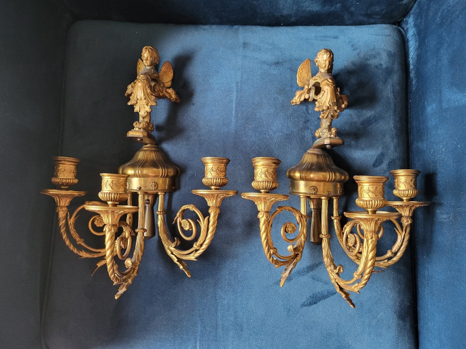 Twee prachtige vuurvergulde wand appliques met cherubijntjes, Ophalen, Koper of Brons