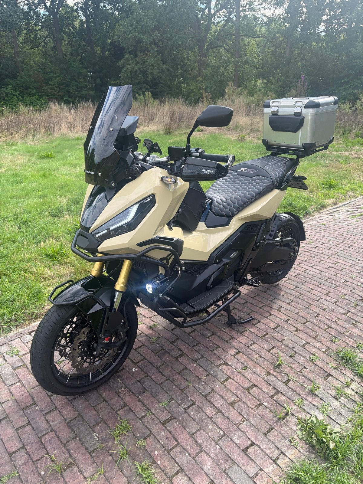 Honda X-ADV 750 - Custom Sahara, Motoren, 745 cc, Motorrijbewijs A, Gebruikt, Particulier