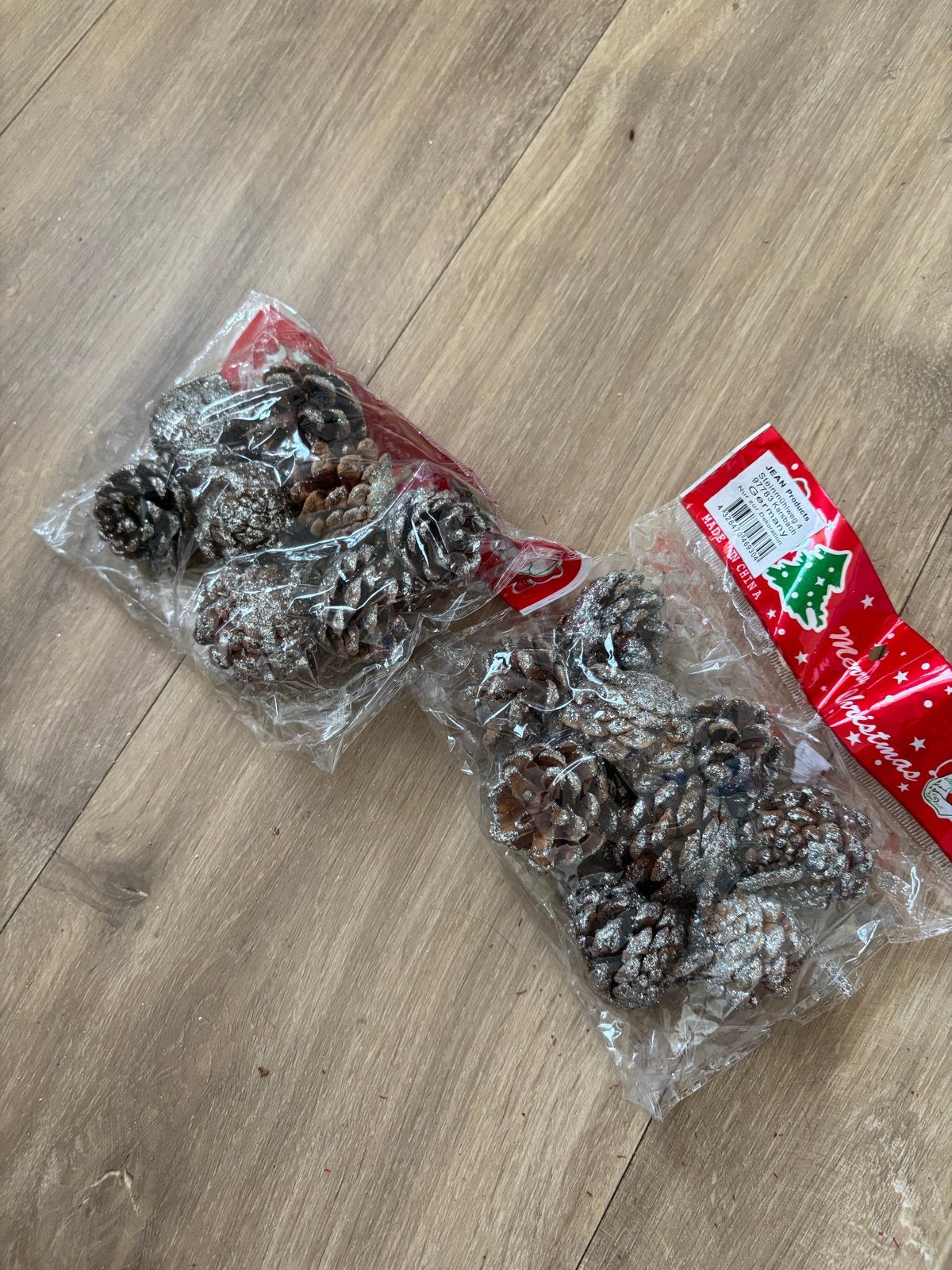 2 zakjes dennenappels met zilveren glitters, Ophalen of Verzenden, Nieuw