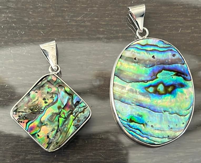 2 mooie abalone hangers, Ophalen of Verzenden, Zo goed als nieuw, Overige kleuren, Overige materialen
