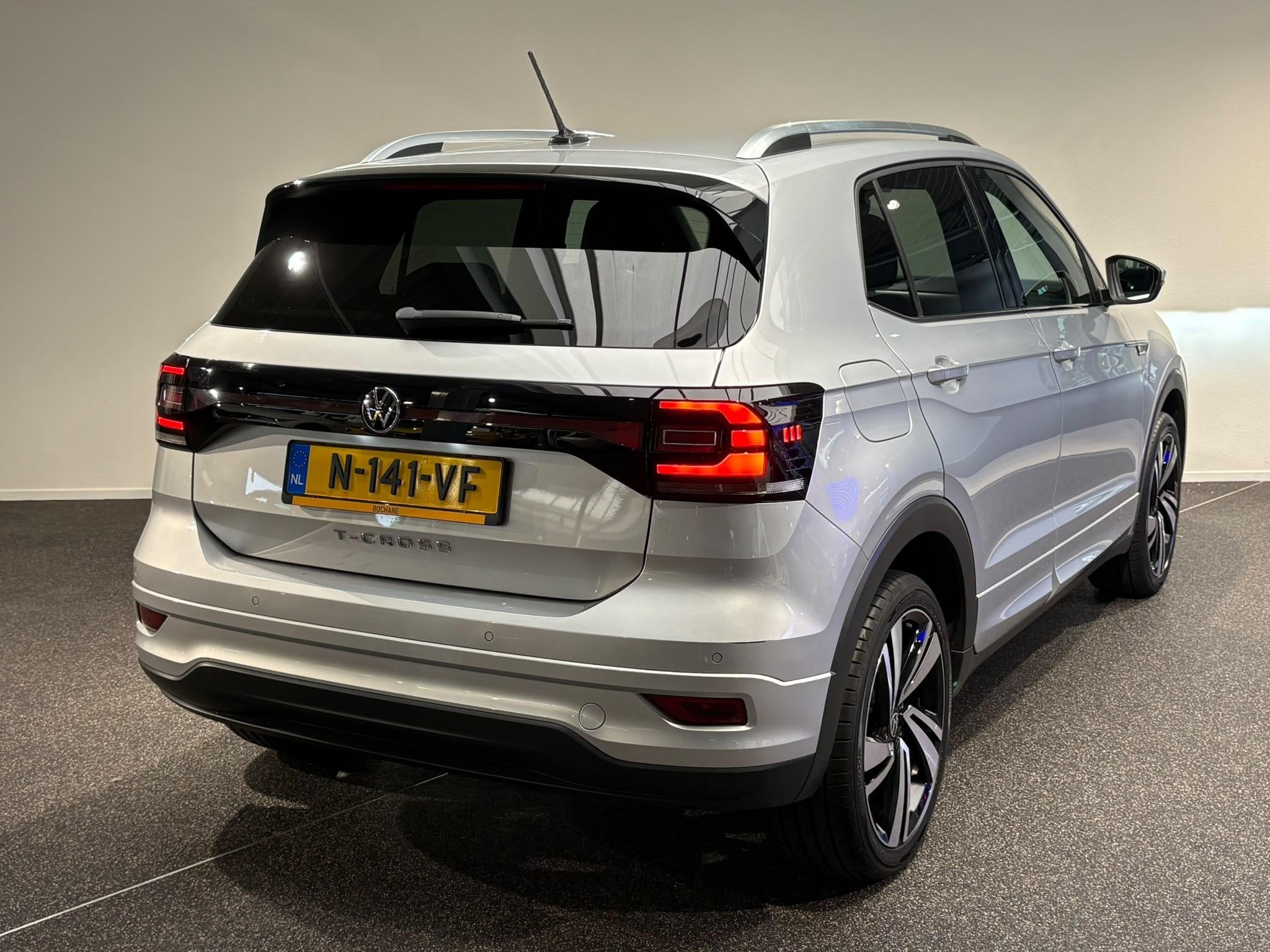 Volkswagen T-Cross 1.0 TSI R-Line | Stoelverwarming | Parkee, Auto's, Voorwielaandrijving, T-Cross, Gebruikt, Met garantie (alle)