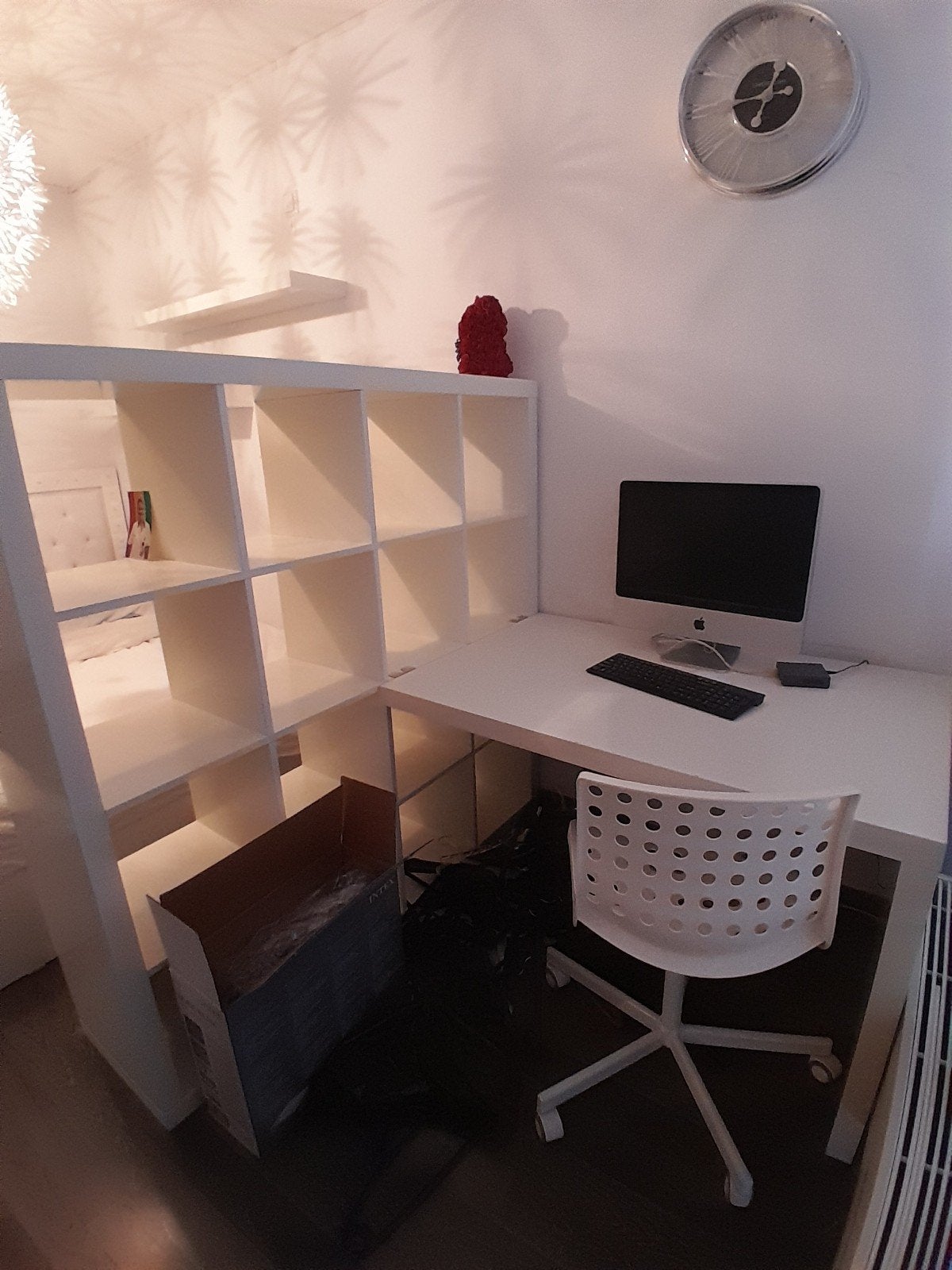 Wit hoekbureau met opbergruimte - Ideaal voor thuiskantoor, Huis en Inrichting, Bureaus, Ophalen, Opbergruimte, Gebruikt, Spaanplaat of MDF