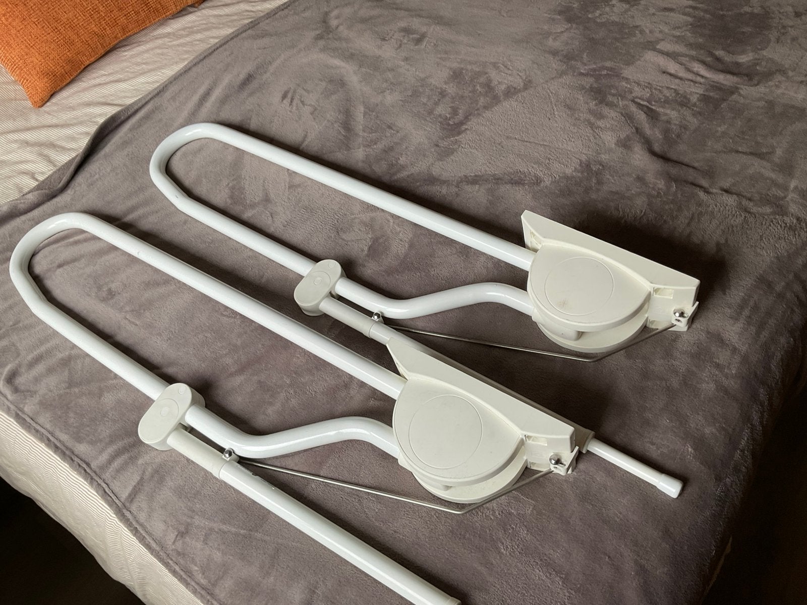 2 handicare linido toiletbeugels XL 90 cm + steunpoot wit, Diversen, Ophalen, Zo goed als nieuw