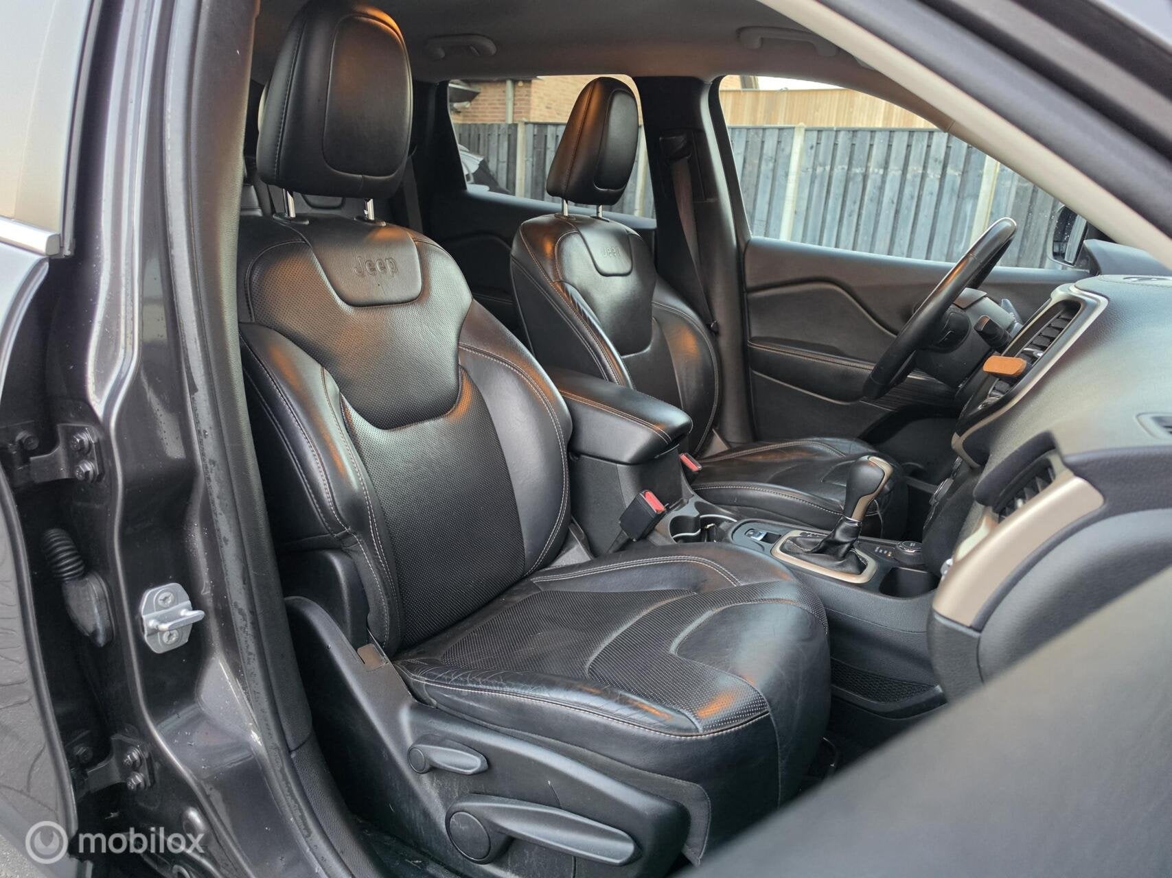 JEEP CHEROKEE 2.0 LIMITED AWD LEER XENON AUTOMAAT CAMERA NAV, Automaat, Euro 5, 450 kg, Zwart
