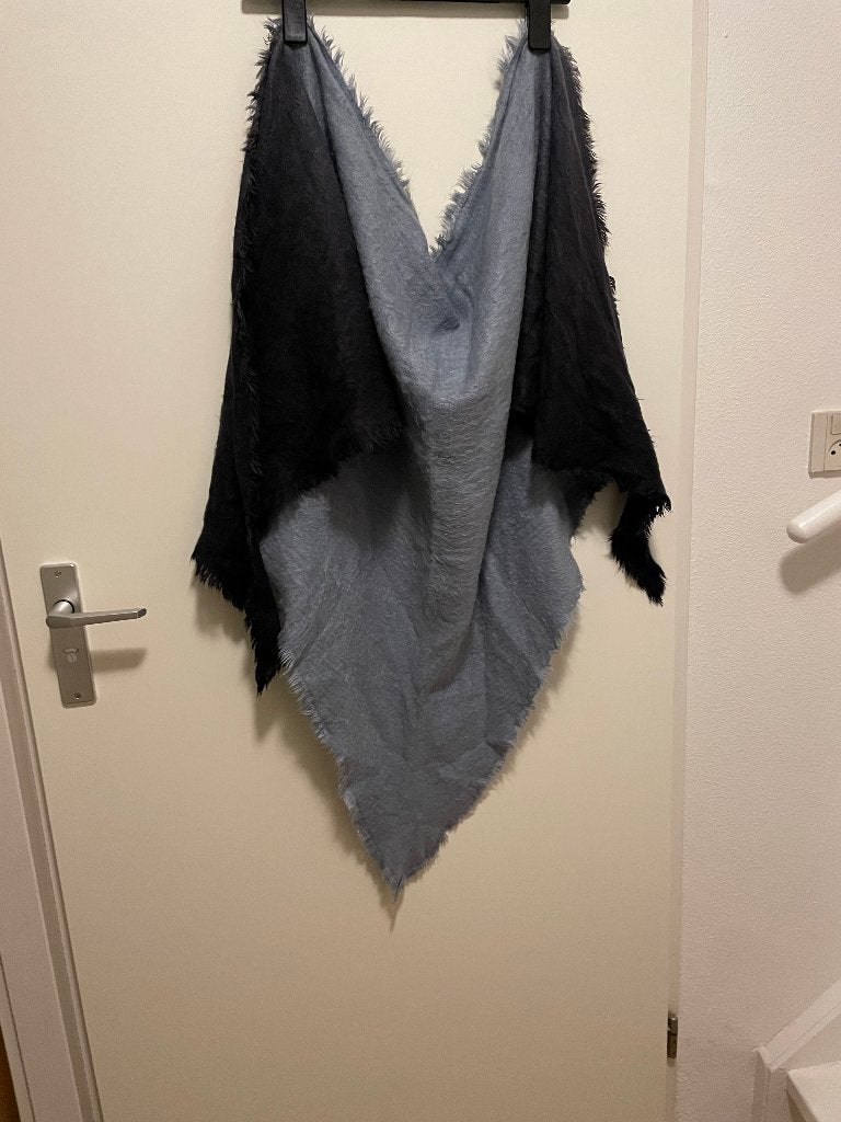 Sjaal blauw lichtblauw driehoek winter, Kleding | Dames, Mutsen, Sjaals en Handschoenen, Ophalen of Verzenden, Zo goed als nieuw