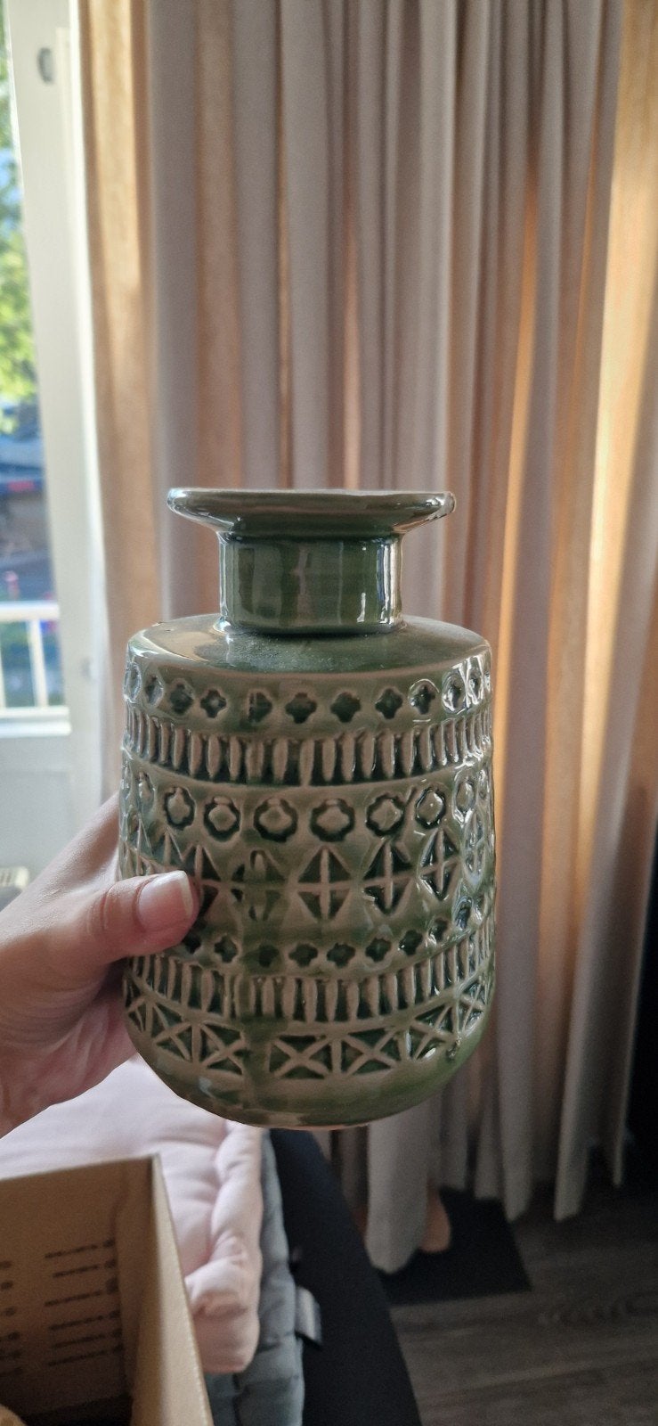 Groene vintage vaas met patroon, Ophalen