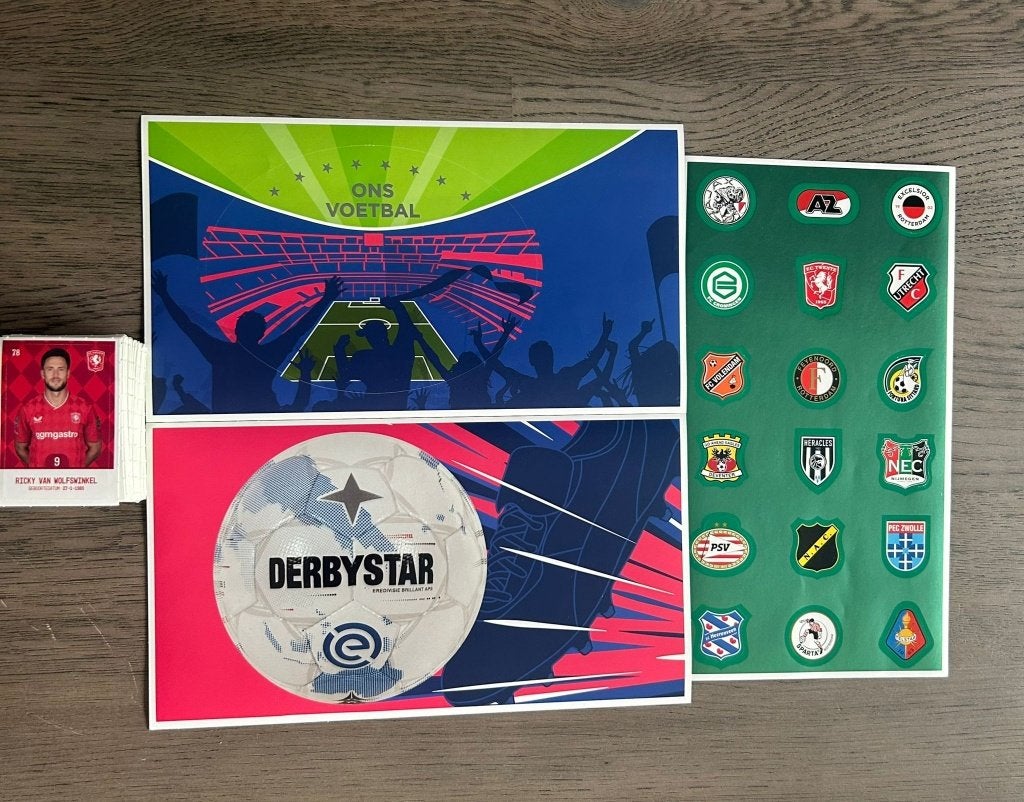 Plus voetbalplaatjes 2025-2026 (152 stuks +3), Verzamelen, Supermarktacties, Plus, Ophalen of Verzenden