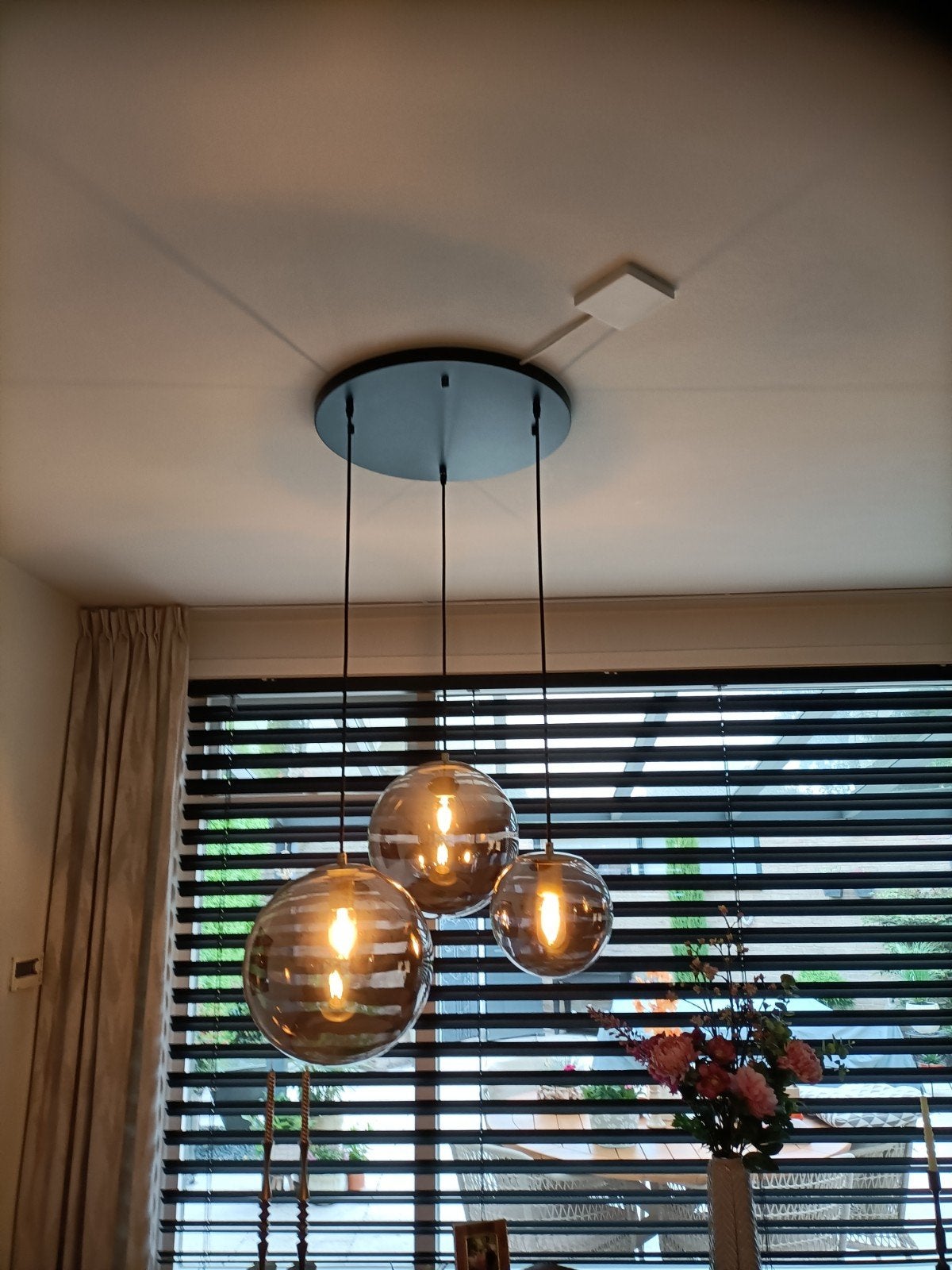 Moderne hanglamp met 3 glazen bollen - Smoke glas, Ophalen, Modern, Industrieel, E27 (groot), Zo goed als nieuw