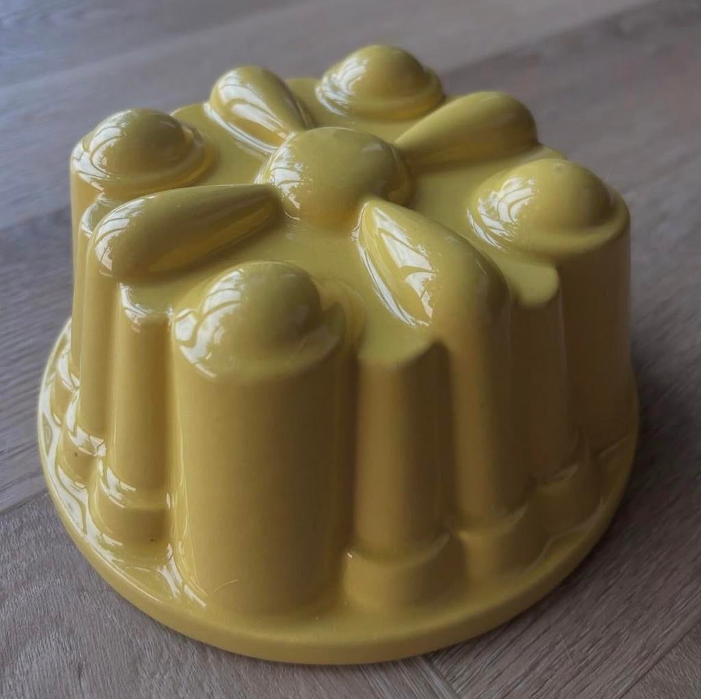 Gele puddingvorm, Geel, Ophalen of Verzenden, Steen/keramiek, Overige typen