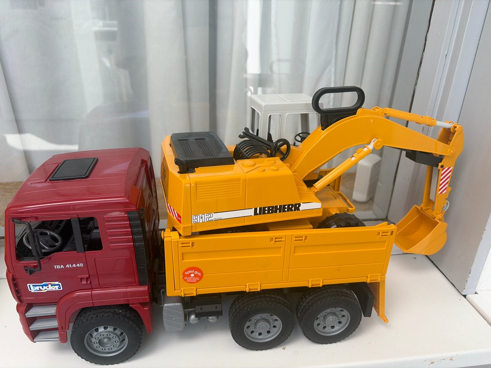 Bruder MAN Vrachtwagen met Liebherr Graafmachine Speelgoed, Ophalen of Verzenden, Zo goed als nieuw