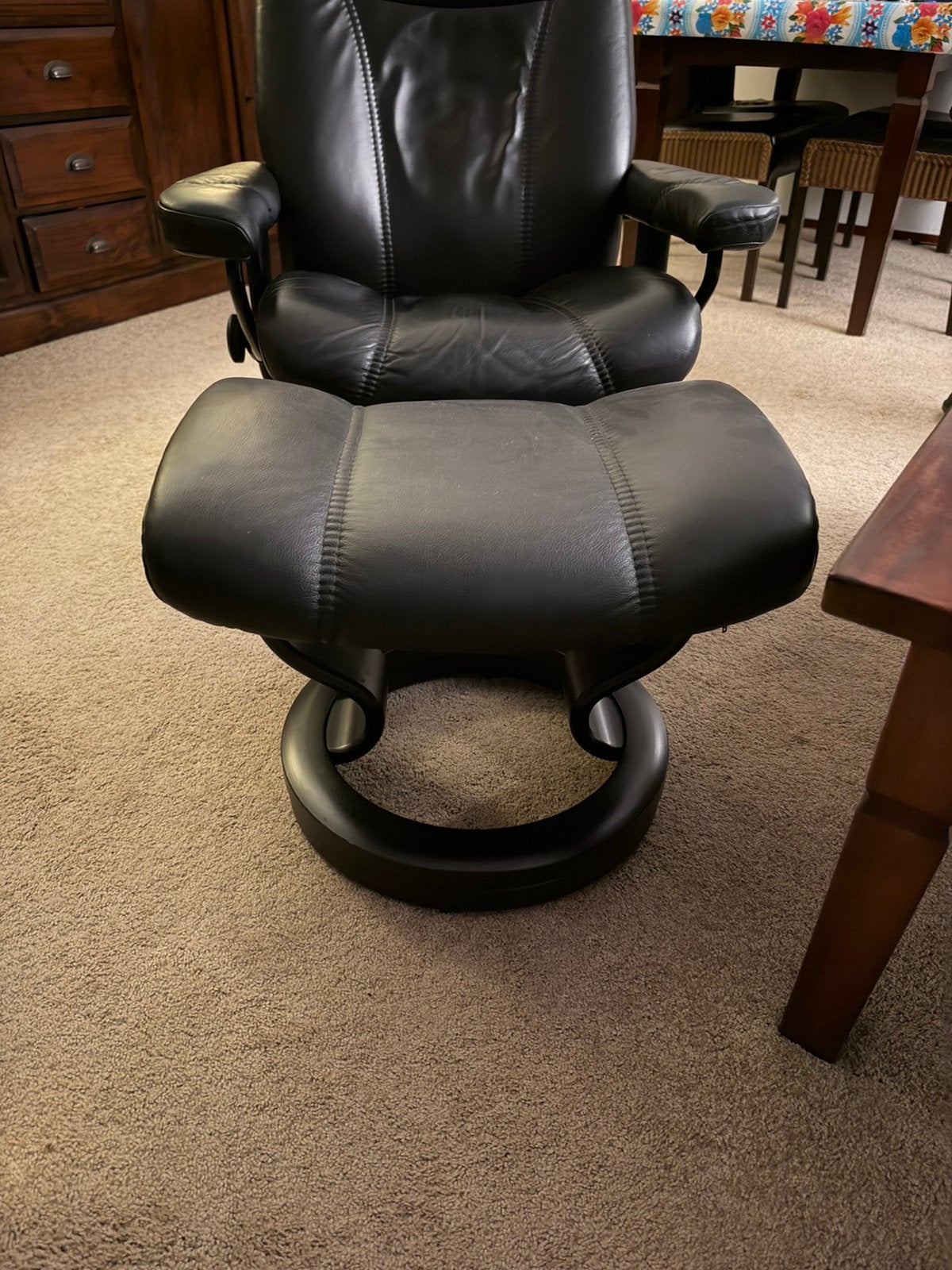 Stressless Consul relaxfauteuil + hocker, zwart leer 2x, Ophalen, Zo goed als nieuw, 50 tot 75 cm, Leer