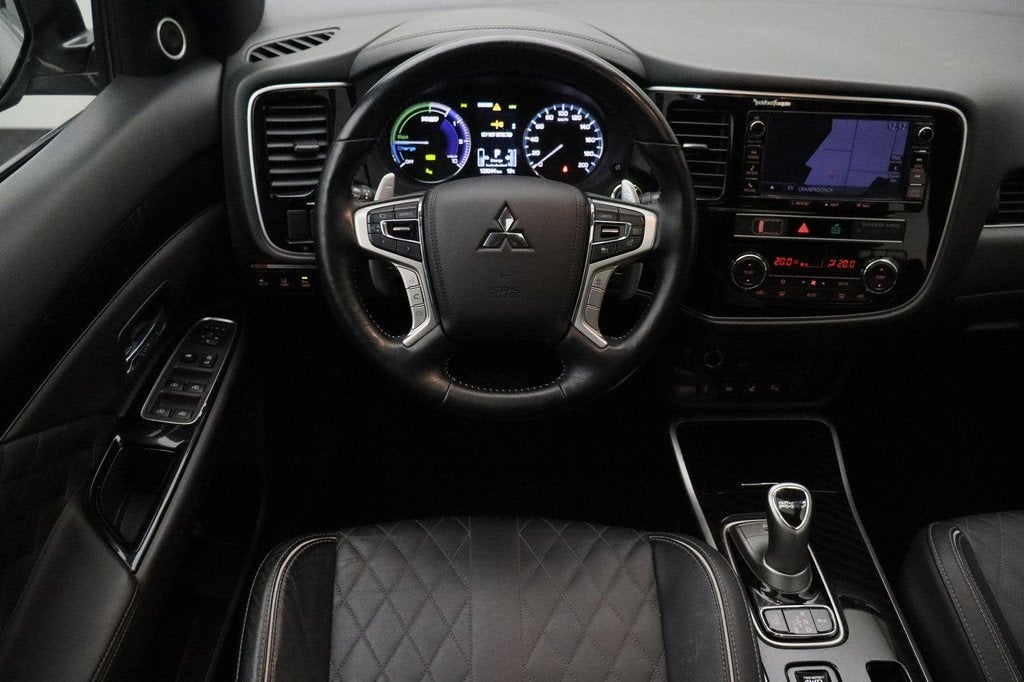 Mitsubishi Outlander 2.4 PHEV S-Edition 4WD 2019 | Navigatie, Auto's, Mitsubishi, Automaat, Euro 6, 4 cilinders, 120 €/maand